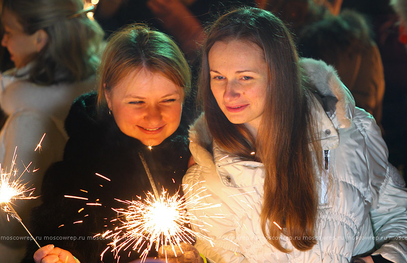 Московский репортаж, Москва, Moscow Design Week, Christmas Light Up, Ангелина Аскери, Алиса Крылова, Полина Аскери, МГУ, Елена Вартанова