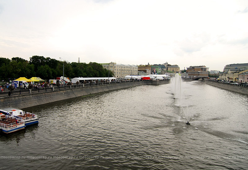 Москва, Московский репортаж, Moscow City Racing, Касперский, КамАЗ, Scuderia Ferrari, Vodafone McLaren Mercedes, Team Lotus, Mobil1, МегаФон Моторспорт, Formula 1, F1, Citroen