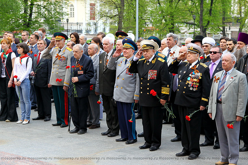 Московский репортаж, Москва, 8 мая, Возложение венков, Путин, Собянин, </p>
<p>Патриарх Кирилл