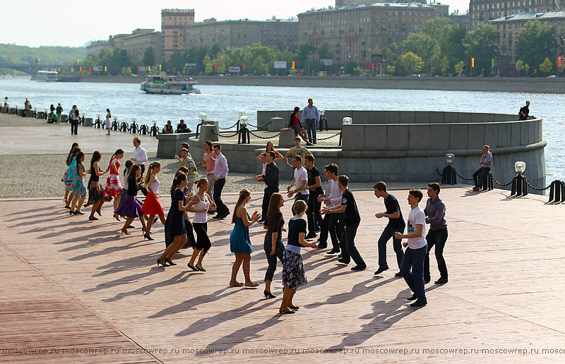 Московский репортаж, Москва, Танцы, Парк горького