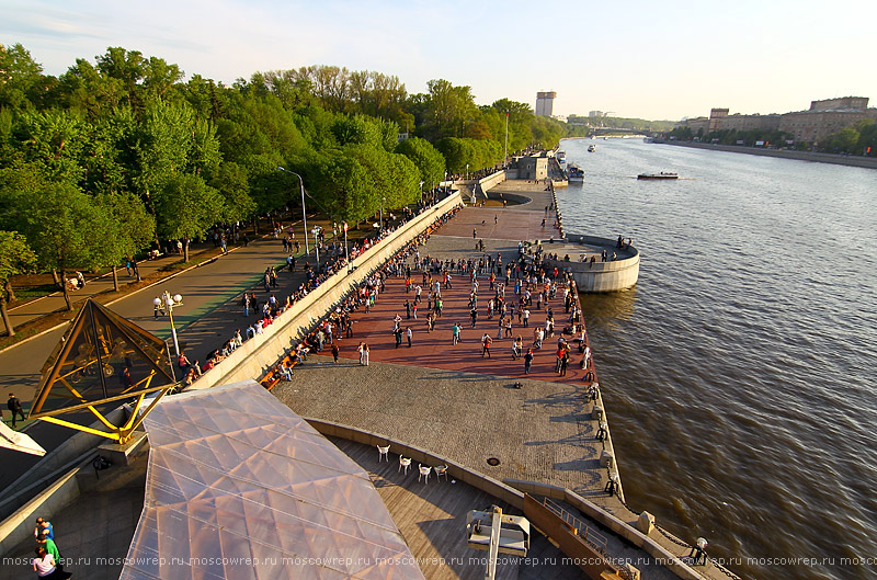 Московский репортаж, Москва, Танцы, Парк горького