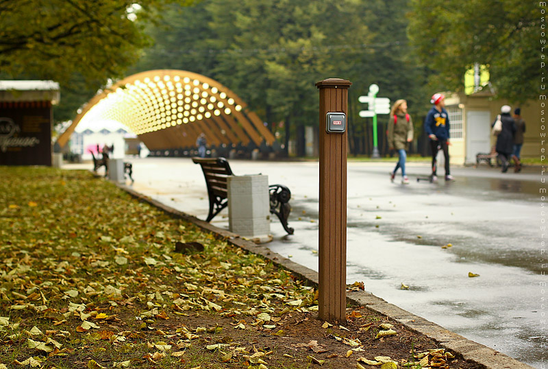 Московский репортаж, Москва,  Сокольники, зарядка телефона