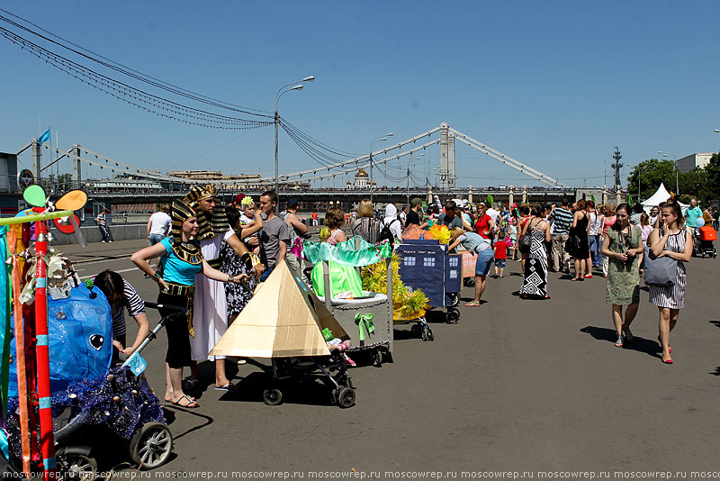 Московский репортаж, Москва, Парк Горького, Парад колясок, День защиты детей