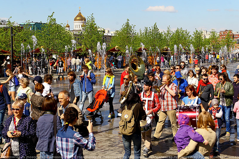 Москва, Московский репортаж, Крымская набережная, Музеон, оркестр, Фестиваль шагающих оркестров