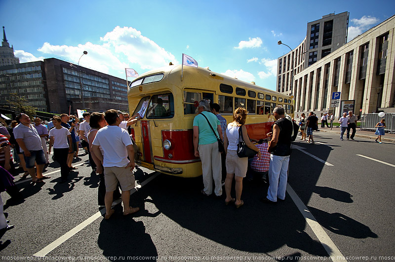 Москва, Московский репортаж, Парад автобусов, Парад ретро-автобусов, 91 год московскому автобусу