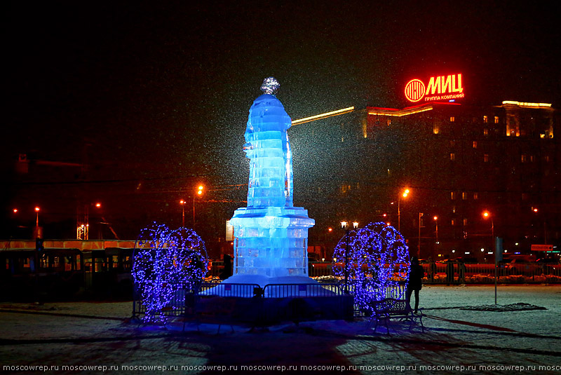 Москва, Московский репортаж, Новый год, Рождественский свет, Рождество, Поклонная гора, Поклонка, Ледяные скульптуры, горка, замок