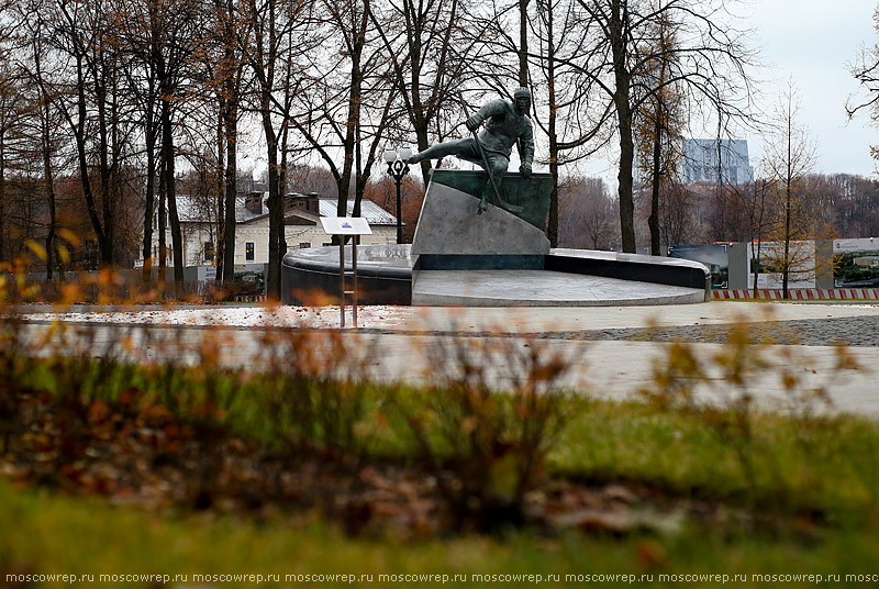 Московский репортаж, Москва, Лужники, Валерий Харламов, памятник Валерию Харламову, Легенда номер 17, хоккей, hockey, Valeri Kharlamov