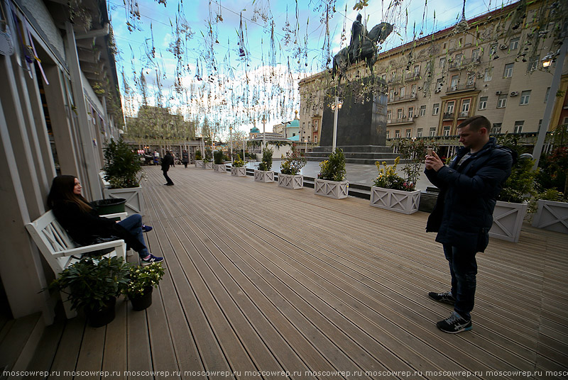 Московский репортаж, Москва, Пасха, Пасхальный дар 